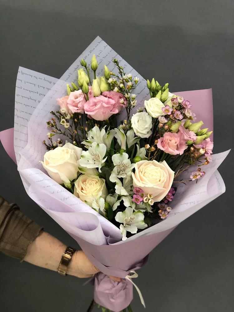 Букет цветов из: Альстромерии, Розы и Лизиантусы в Темникове