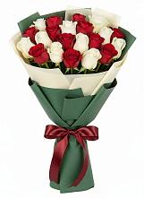 Букет Микс из красных и белых роз в Темникове