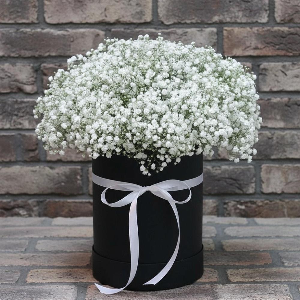 Цветочная композиция из Гипсофила в шляпной коробке в Темникове