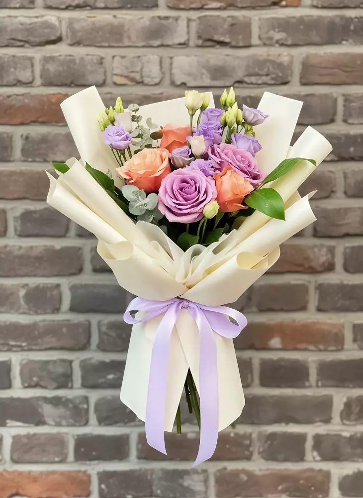 Букет цветов из: Лизиантусы и Розы в Темникове