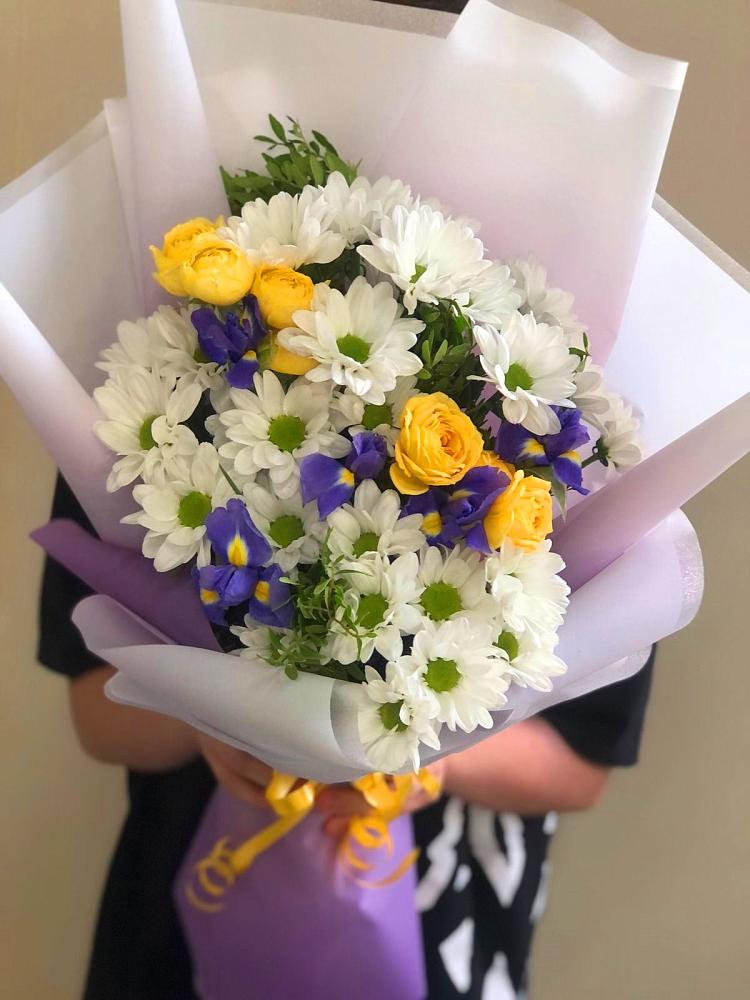Букет цветов из: Ирисы, Хризантемы и Розы в Темникове