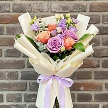 Букет цветов из:  Лизиантусы и Розы в Темникове